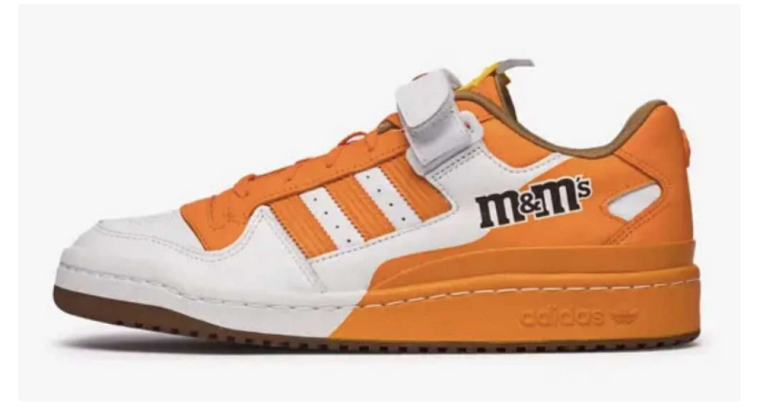 – 55 % : Adidas – Chaussures Forum Low 84 x M&M’s