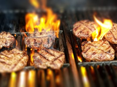 Les 10 accessoires essentiels pour un barbecue de Pro