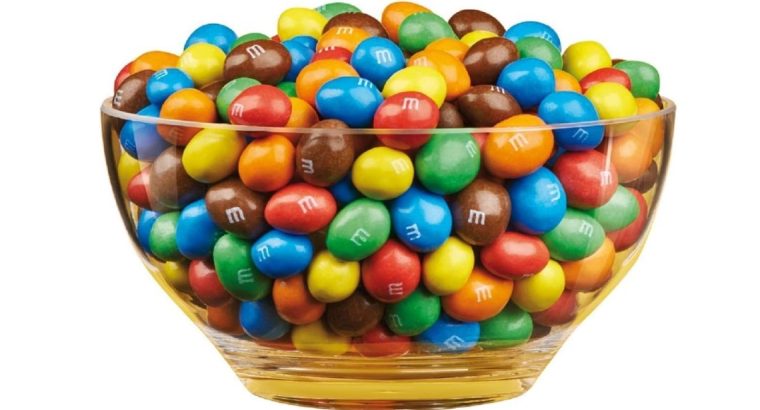 M&M’s : Bonbons chocolat au lait et cacahuètes – Sachet de 900g !