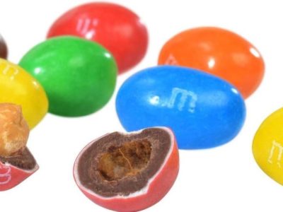 M&M’s : Bonbons chocolat au lait et cacahuètes – Sachet de 900g !