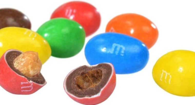 M&M’s : Bonbons chocolat au lait et cacahuètes – Sachet de 900g !