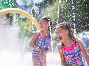 Profitez de l’Été : Piscine à 1€, parcs et musées ouverts en soirée